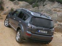 Mitsubishi Outlander XL 2005 photo