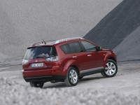 Mitsubishi Outlander XL 2005 photo