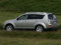 Mitsubishi Outlander XL 2005 photo